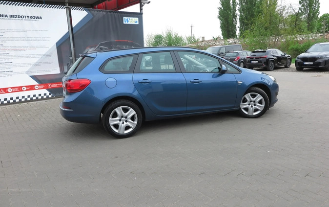 Opel Astra cena 26990 przebieg: 220000, rok produkcji 2014 z Pleszew małe 562